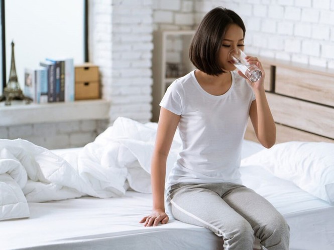 Uống nước xong có những dấu hiệu này, khám ngay kẻo hỏng thận, ung thư - ảnh 2