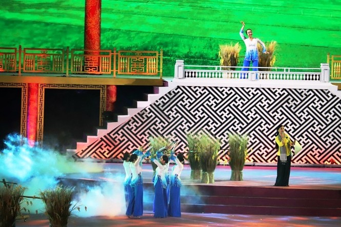 Khai mạc Festival Huế: Đại tiệc nghệ thuật tỏa sáng miền di sản - ảnh 11