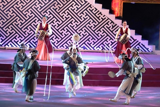 Khai mạc Festival Huế: Đại tiệc nghệ thuật tỏa sáng miền di sản - ảnh 13