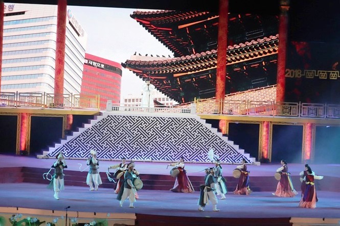 Khai mạc Festival Huế: Đại tiệc nghệ thuật tỏa sáng miền di sản - ảnh 15