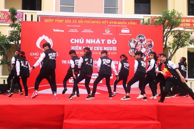 Ấm áp Chủ nhật Đỏ xứ Huế - ảnh 3