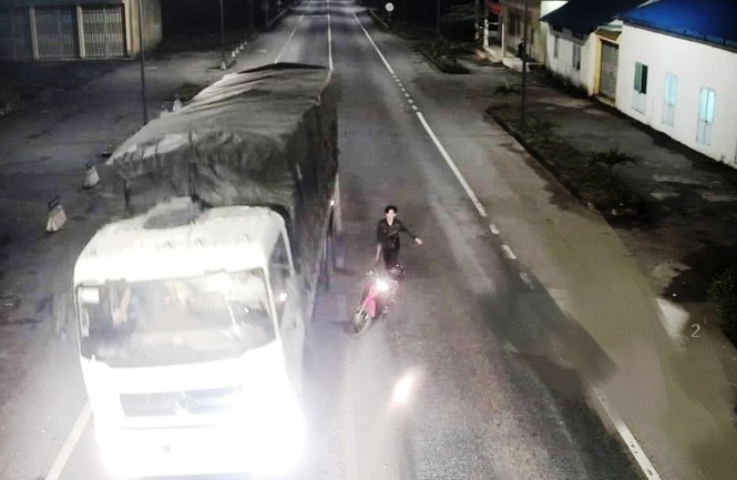 “Lộ” biển số xe máy của nhóm người vào hầm Phước Tượng gây rối - ảnh 2