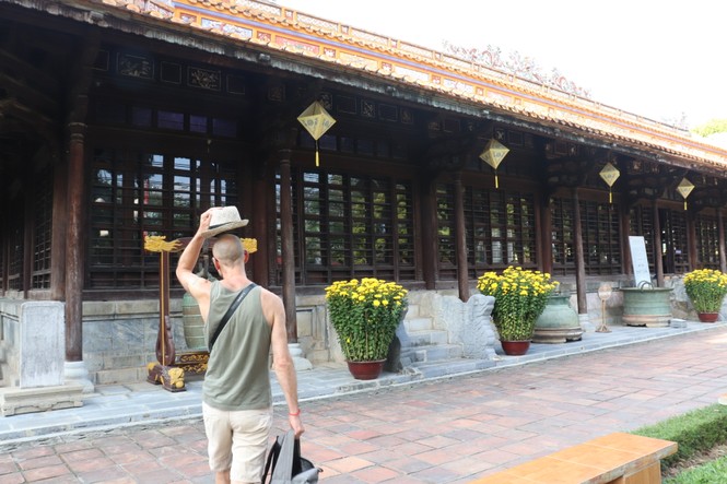 Ngày Tết, vào điện Long An (Huế) chiêm ngưỡng ‘tuyệt phẩm’ Long bào triều Nguyễn - ảnh 22
