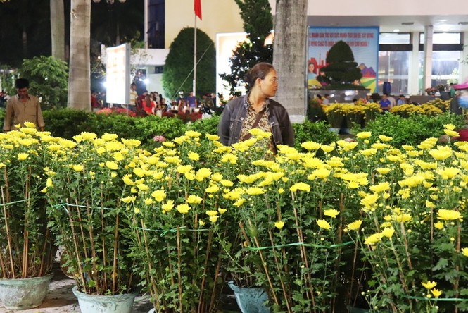 Huế rộn ràng trước thời khắc Giao thừa - ảnh 7