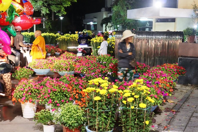 Huế rộn ràng trước thời khắc Giao thừa - ảnh 6