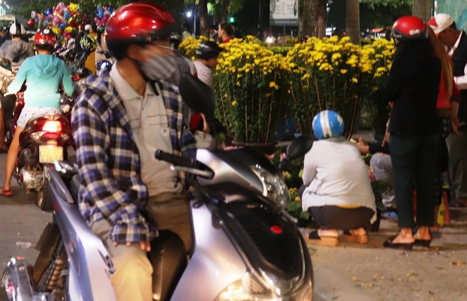 Huế rộn ràng trước thời khắc Giao thừa - ảnh 5