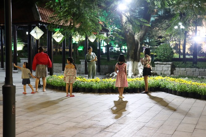 Huế rộn ràng trước thời khắc Giao thừa - ảnh 10