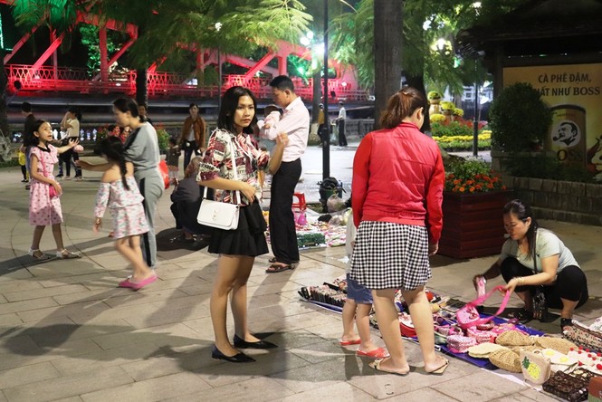 Huế rộn ràng trước thời khắc Giao thừa - ảnh 11