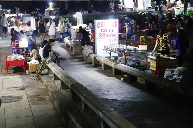 Huế rộn ràng trước thời khắc Giao thừa - ảnh 14