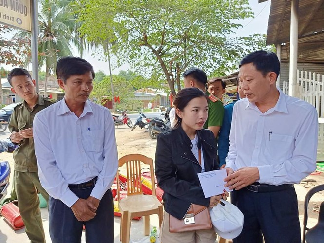 Mùng một Tết, “bà hỏa” bất ngờ thiêu rụi tiệm áo quần, giày dép thời trang - ảnh 2