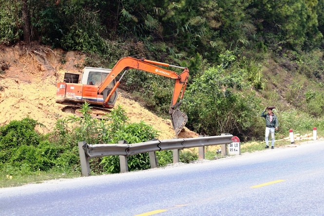 Ủi núi, đốn cây mở cao tốc ‘bẫy người’ đi trên Quốc lộ 1 - ảnh 10
