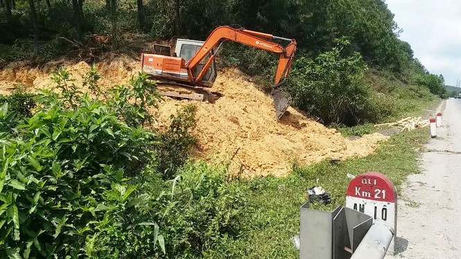 Ủi núi, đốn cây mở cao tốc ‘bẫy người’ đi trên Quốc lộ 1 - ảnh 16