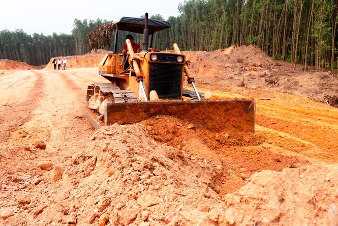 Dự án cao tốc qua Huế gấp rút từng ngày, công trình tái định cư vẫn ngổn ngang, ‘trên giấy’ - ảnh 6