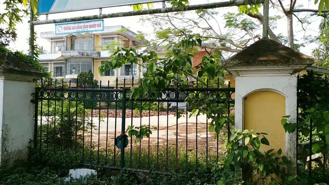 Chuyển giao nửa vời, cơ ngơi tiền tỷ cơ sở 3 Trường CĐ Công nghiệp Huế ‘mắc cạn’ giữa… rác - ảnh 6