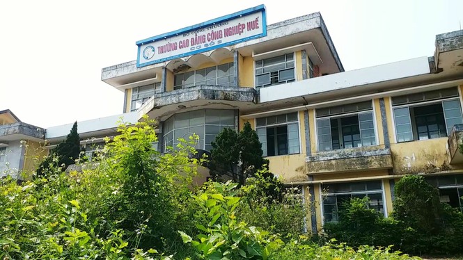 Chuyển giao nửa vời, cơ ngơi tiền tỷ cơ sở 3 Trường CĐ Công nghiệp Huế ‘mắc cạn’ giữa… rác - ảnh 17