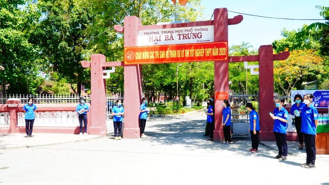 Gần 900.000 sỹ tử khẩu trang kín bưng làm thủ tục thi tốt nghiệp THPT - ảnh 7