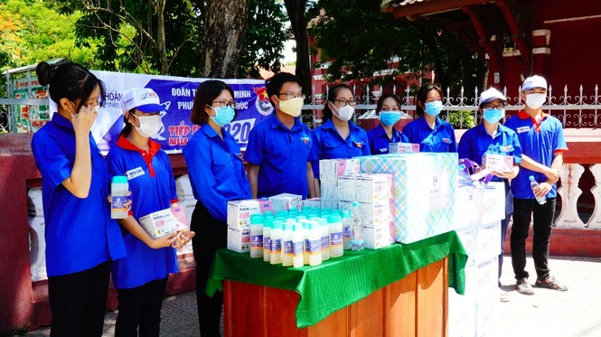 Gần 900.000 sỹ tử khẩu trang kín bưng làm thủ tục thi tốt nghiệp THPT - ảnh 10