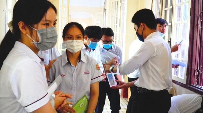 Gần 900.000 sỹ tử chính thức vượt vũ môn: Cập nhật giải đề môn Ngữ Văn THPT - ảnh 33