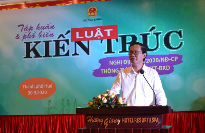 Đoàn xe biển xanh dừng trên cầu Nhật Lệ, Thứ trưởng Bộ Xây dựng xin lỗi người dân - ảnh 1
