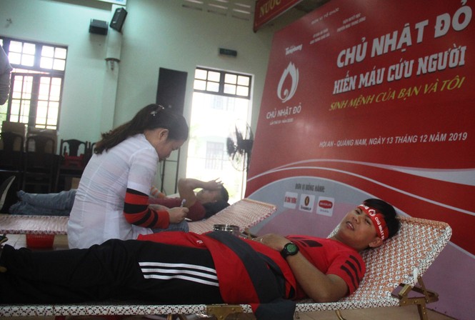 Bạn trẻ xứ Quảng hào hứng tham gia ngày hội hiến máu tình nguyện - ảnh 1