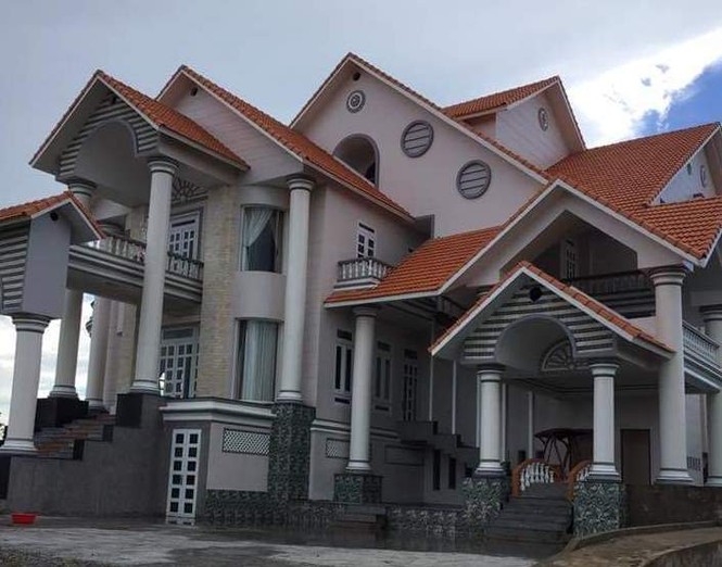 Biệt thự của 'đại gia' Tư Khắp ở Cà Mau nghi bị nã đạn - ảnh 1