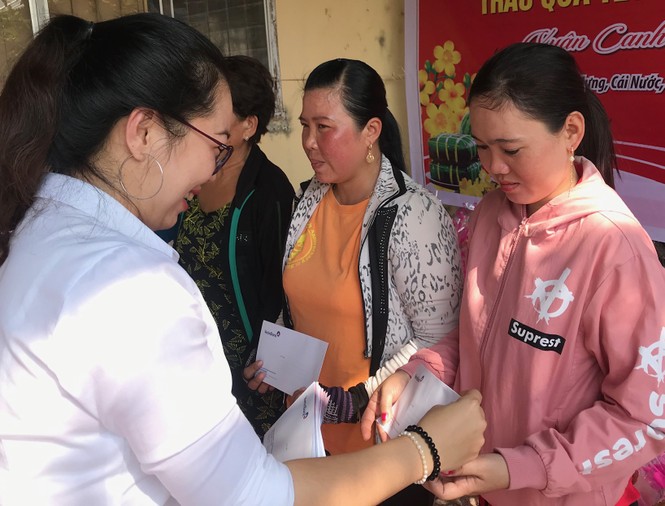 Báo Tiền Phong trao quà tết đồng bào nghèo - ảnh 4
