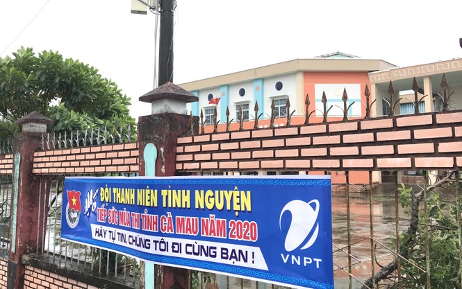 Gần 900.000 sỹ tử khẩu trang kín bưng làm thủ tục thi tốt nghiệp THPT - ảnh 4