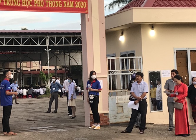 Gần 900.000 sỹ tử chính thức vượt vũ môn: Cập nhật giải đề môn Ngữ Văn THPT - ảnh 42