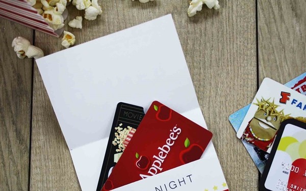 Trắc nghiệm: Điểm đặc biệt nhất của bạn là gì? Hãy tìm hiểu qua cách bạn tặng quà! - ảnh 1
