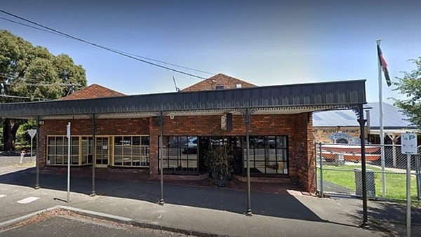 Sống tử tế: Bức thư dưới khe cửa quán café khiến người chủ quán “không nói nên lời” - ảnh 1
