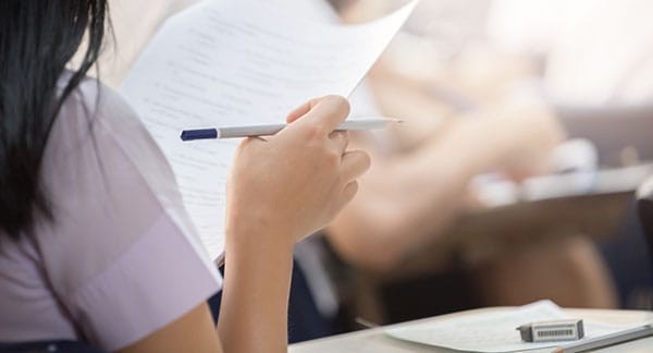Kỳ thi Đánh giá năng lực: 4 bước giúp bạn làm bài tìm lỗi sai trong phần tiếng Anh cực chuẩn - ảnh 1