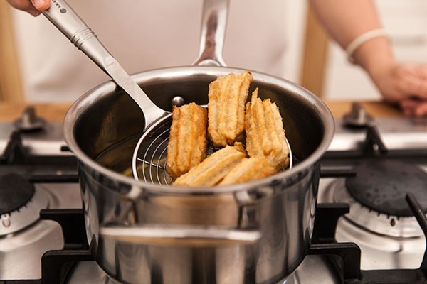 Bánh quẩy churro của Disney: Làm quá dễ, ăn quá ngon, quên bim bim được rồi! - ảnh 4