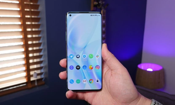 Chuyện thật như đùa: Smartphone có khả năng chụp xuyên quần áo, công ty sản xuất