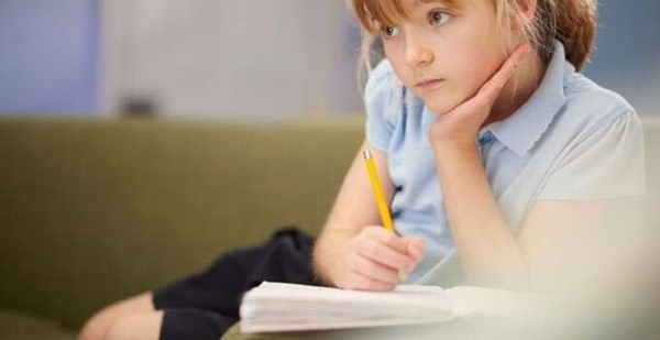 Bố “chỉnh” cô giáo vì toàn đọc sai tên con gái, rồi quá sốc vì phản ứng của nhà trường - ảnh 1