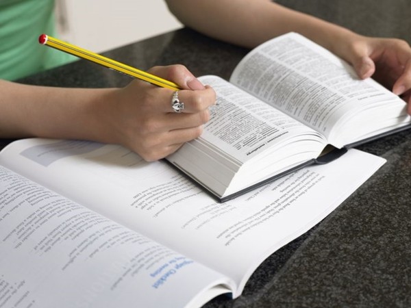 Mách bạn “kỹ thuật” đơn giản để bài viết tiếng Anh “xịn xò” hơn: Danh từ hóa - ảnh 2