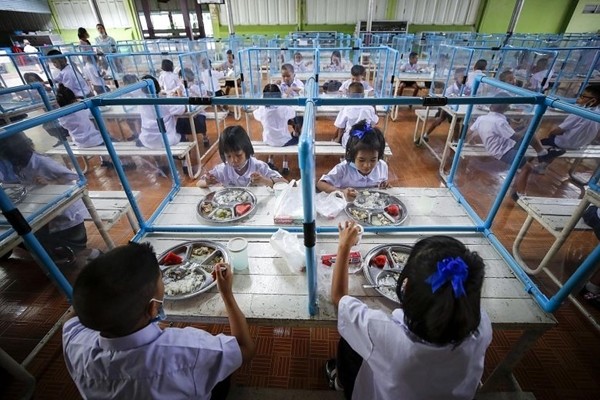 Người mẹ nghèo ăn trộm đồng phục cho con mặc đi học được cộng đồng mạng thông cảm - ảnh 3