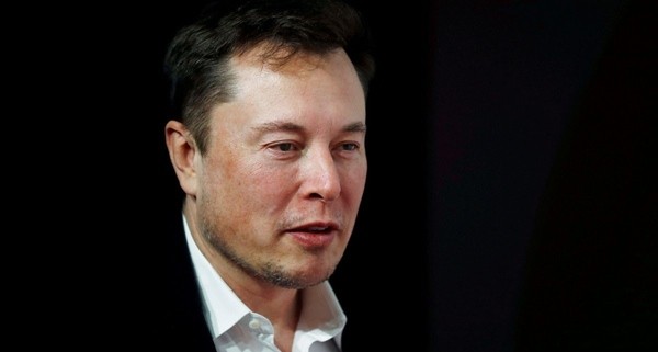 Ai chơi lớn chứ Tesla lại chơi nhỏ, đang sản xuất ô tô bỗng nhiên bán quần soóc siêu ngắn - ảnh 1
