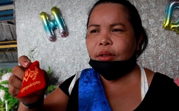 Người trúng xổ số ở Thái Lan tạo ra mưa tiền và vàng cho hàng xóm để mừng sinh nhật mình - ảnh 2