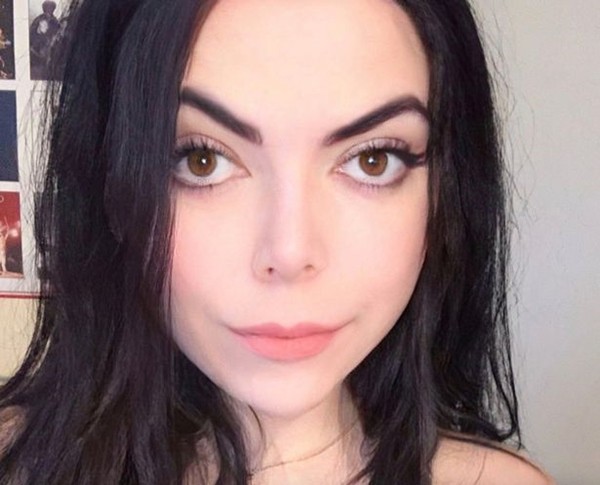 Đăng ảnh selfie lên mạng, cô gái 17 tuổi được gọi là “kiếp sau của Michael Jackson” - ảnh 1
