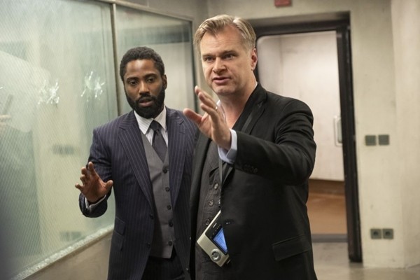 Các fan khắp nơi chi tiền khủng, đặt vé máy bay đi xem phim “Tenet” của Christopher Nolan - ảnh 1