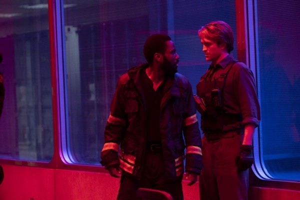 Các fan khắp nơi chi tiền khủng, đặt vé máy bay đi xem phim “Tenet” của Christopher Nolan - ảnh 2