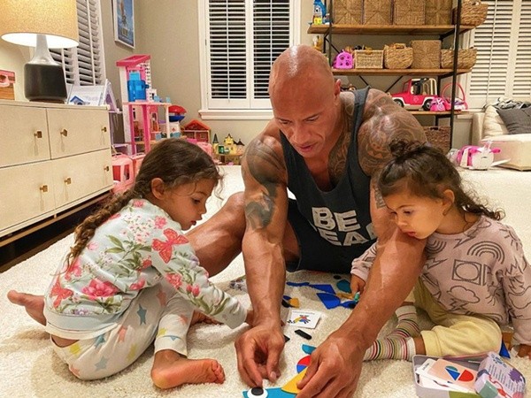 Diễn viên Dwayne “The Rock” Johnson xác nhận, anh và cả gia đình nhiễm COVID-19 - ảnh 3