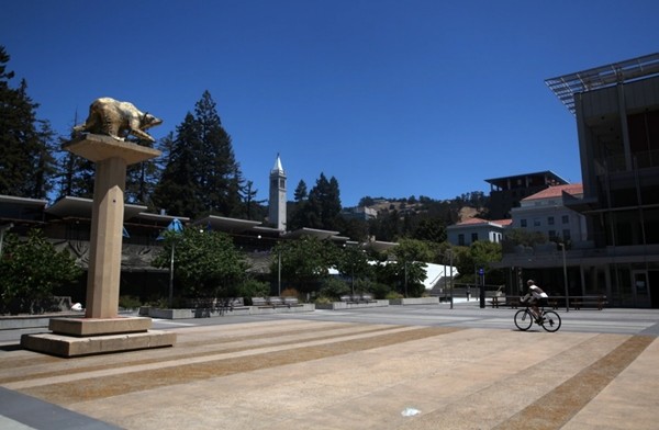 Bị cho rằng đã nhận 64 sinh viên “nhà giàu, nhiều quan hệ”, ĐH California phản ứng thế nào? - ảnh 1