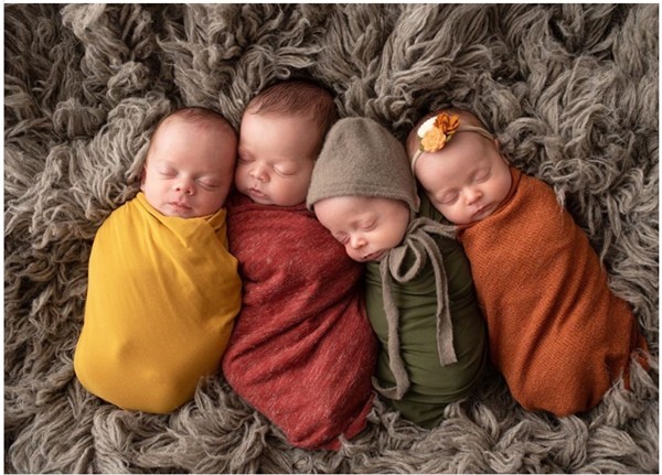 Cặp đôi hiếm muộn nhận nuôi 4 đứa trẻ là anh em ruột, đúng 4 năm sau thì sinh 4 em bé nữa - ảnh 3