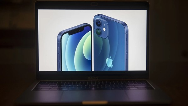 Vừa thấy iPhone 12 không kèm theo cục sạc, Samsung không bỏ lỡ cơ hội “troll” Apple ngay - ảnh 1