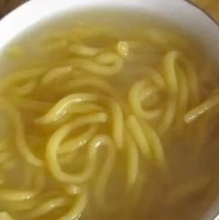 Ăn mỳ để trong ngăn đá tủ lạnh một năm, cả gia đình 9 người bị ngộ độc, không ai qua khỏi - ảnh 1