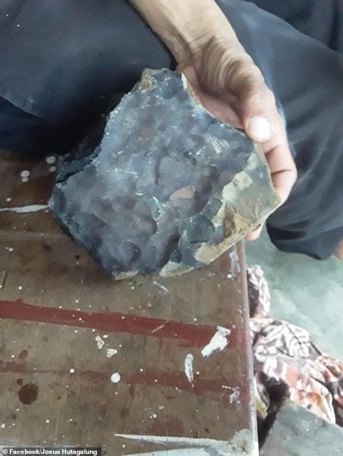 Bất ngờ trở thành “đại gia” chỉ vì bị một cục đá to rơi trúng nóc nhà, làm thủng cả mái - ảnh 4