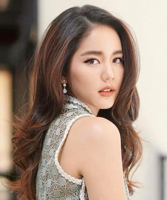 'Nàng thơ' Thái Lan cao 1,76 m, nổi tiếng đa tài - ảnh 2