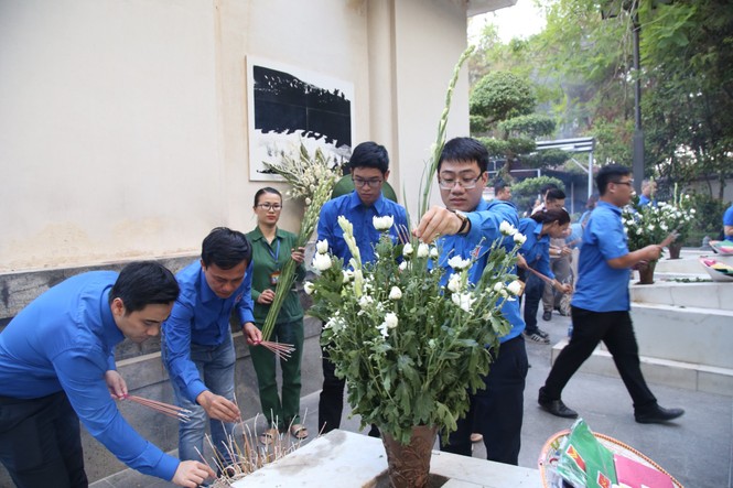 Xúc động 'Hành trình tình nguyện theo dấu lịch sử' - ảnh 7