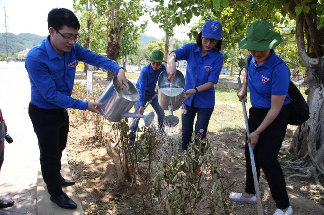 Xúc động 'Hành trình tình nguyện theo dấu lịch sử' - ảnh 2